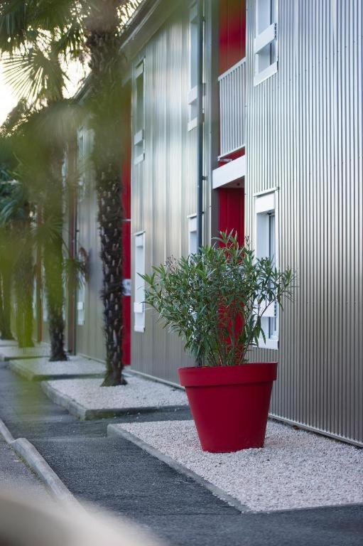 Brit Hotel Essentiel Pau לסקאר מראה חיצוני תמונה